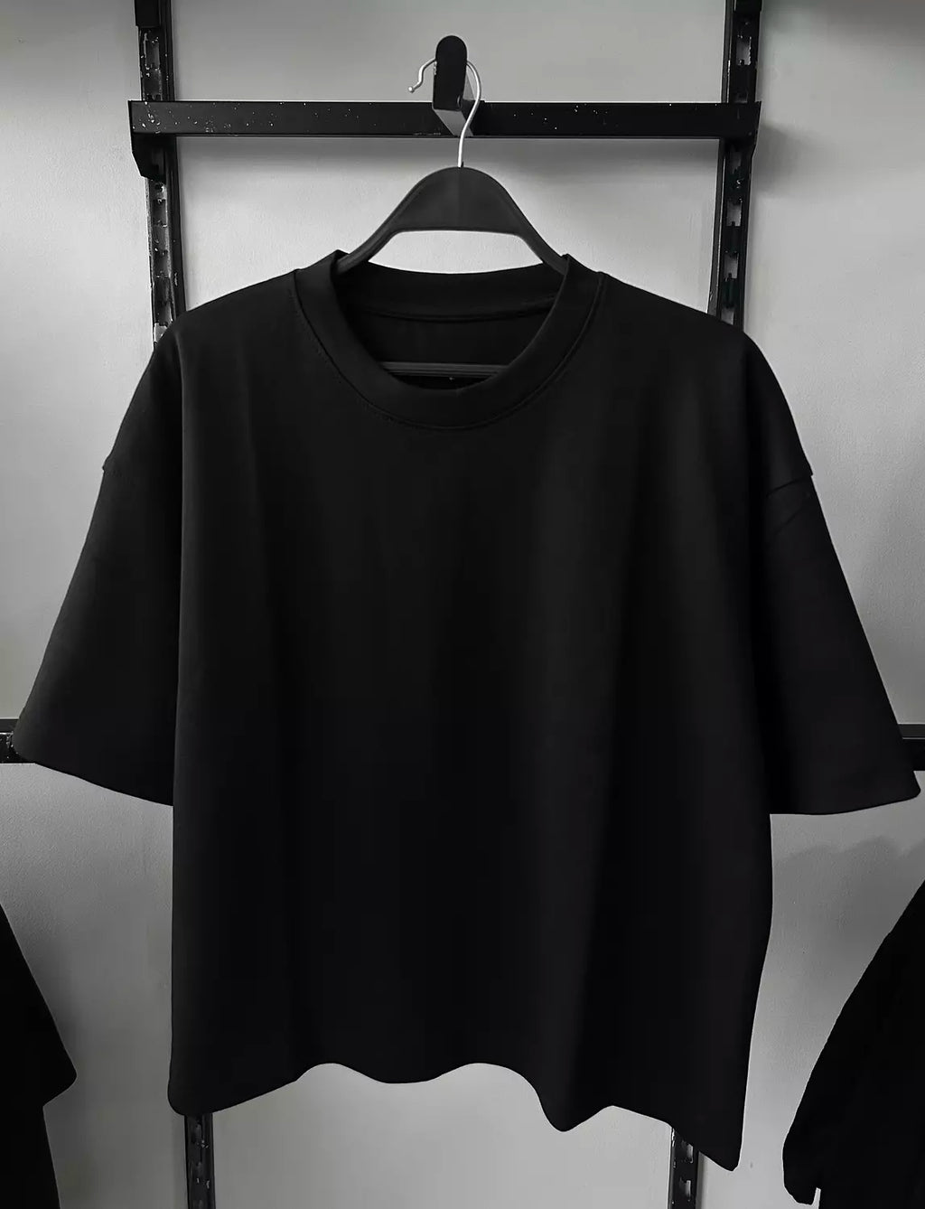 BLACK BASIC BOXY T-SHIRT